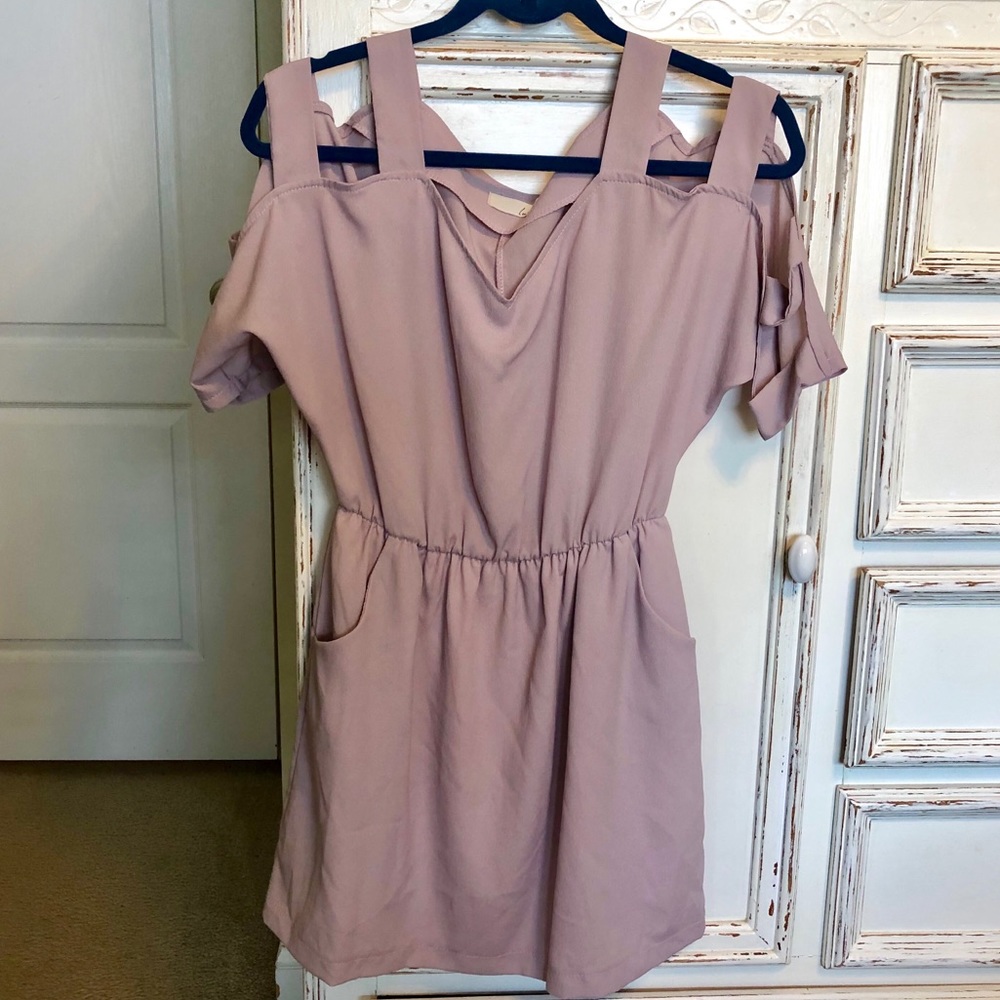 Mauve v neck cut out sleeve dress